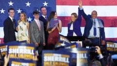 Die demokratische Gouverneurin von New Jersey, Mikie Sherrill, und der designierte ...