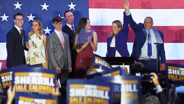 Die demokratische Gouverneurin von New Jersey, Mikie Sherrill, und der designierte ...