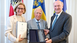 Landeshauptfrau Johanna Mikl-Leitner (li.) mit Alt-LH Erwin Pröll (re.) und Gunnar Prokop.