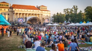 Heuer kamen Tausende Besucher zum Butterfly Dance! Festival in den malerischen Schlosspark.