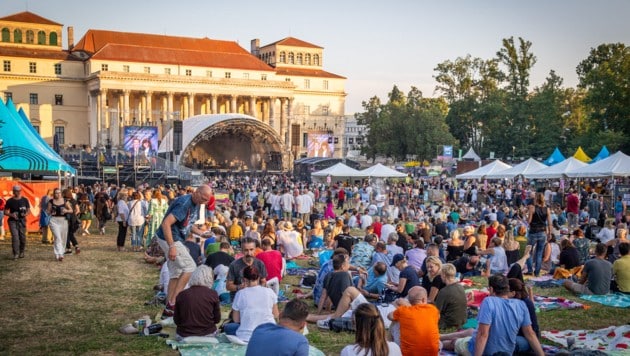 Heuer kamen Tausende Besucher zum Butterfly Dance! Festival in den malerischen Schlosspark.