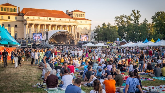 Heuer kamen Tausende Besucher zum Butterfly Dance! Festival in den malerischen Schlosspark.