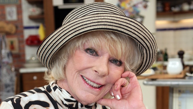 Elke Sommer hat ihr Lachen verloren und sorgt mit einem Interview für Aufregung.