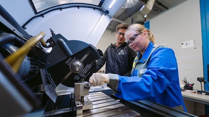 In Ronjas Beruf dreht sich alles um die inneren Werte: Werkstofftechnik.