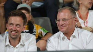 Pressefoto Scharinger/Daniel Scharinger SV-Oberbank-Ried-Präsident Thomas Gahleitner und Landeshauptmann Thomas Stelzer.