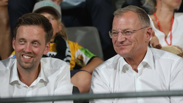 SV-Oberbank-Ried-Präsident Thomas Gahleitner und Landeshauptmann Thomas Stelzer.
