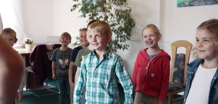 Spielerisch lernen Kinder, wie man sich bei Mobbing verhält.