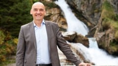 Bürgermeister Norbert Ellmauer am Bad Gasteiner Wasserfall. 