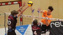 Simon Schlöglhofer (re.) glänzt mit 17 Jahren als Liga-Topscorer.