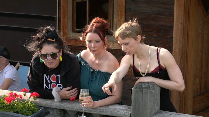 Die „Militante Veganerin“ bringt Carmen und Elizabeth auf die Palme.