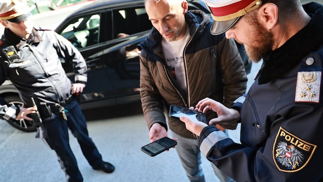 Inszenierter „Unfall“ im Hof des Sicherheits- zentrums. Per App wird rasch ein Akt angelegt.