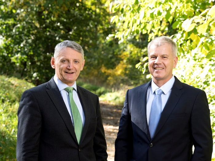 Bundesforste-Vorstände Georg Schöppl (li) und Andreas Gruber weisen auf die Verletzlichkeit der ...