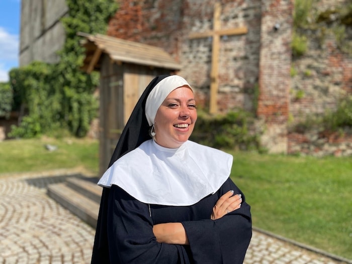 Dunst hat ein Händchen für himmlische Rollen: als Schwester Dolores in „Sister Act“.