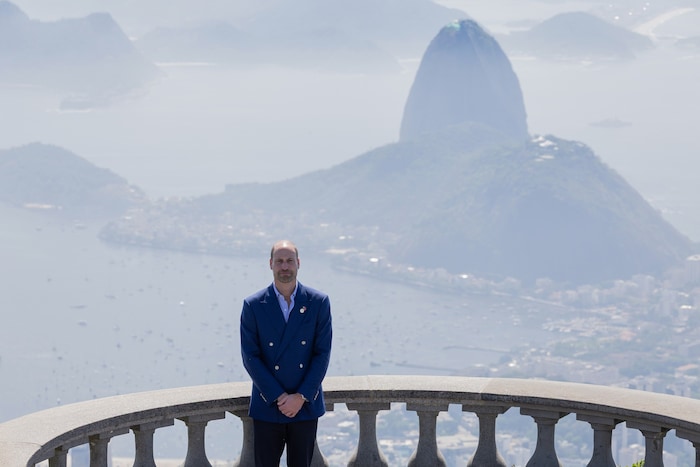 Wie einst seine Mutter Diana posiert Prinz William in Rio de Janeiro für Fotos am Fuße der ...