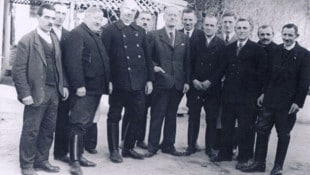 Gemeinde Tadten Der Bezirkshauptmann von Neusiedl am See und der Gemeinderat von Tadten 1945.