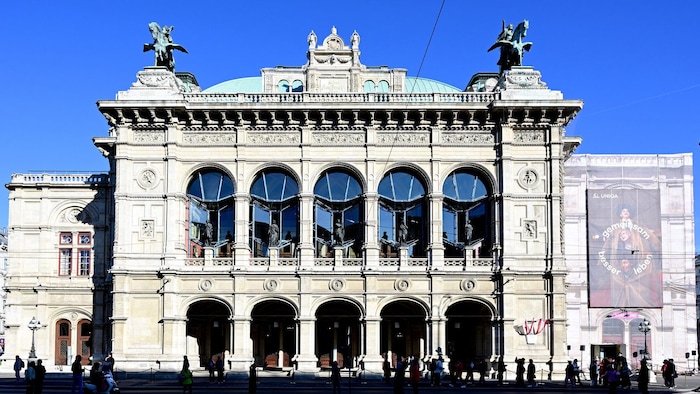 Erstrahlt seit 70 Jahren im wiederaufgebauten Glanz: die Wiener Staatsoper.