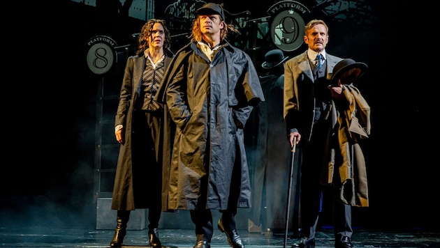 Einfach köstlich: „Irene Adler“ Kimberly Rydell, „Sherlock Holmes“ Claudius von Stolzmann und ...