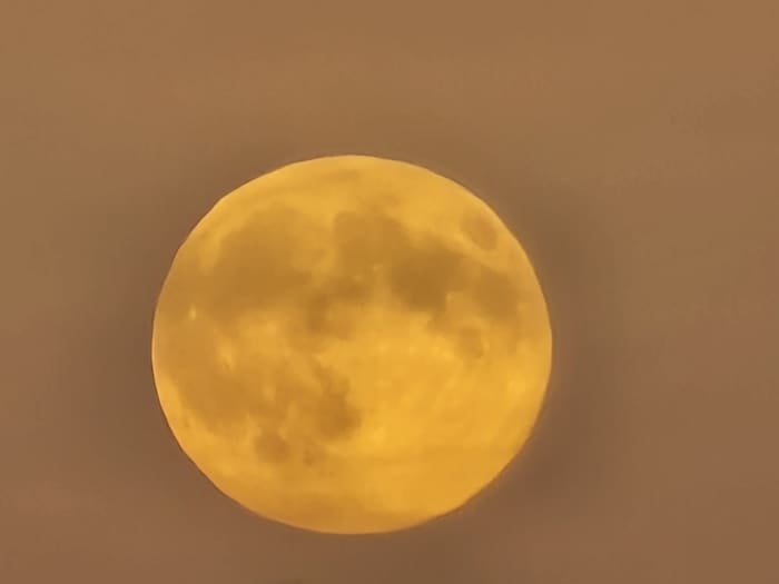 Supermond über Simmering