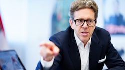 Wirtschaftskammer-Präsident Harald Mahrer musste nach der großen politischen Empörung um das ...