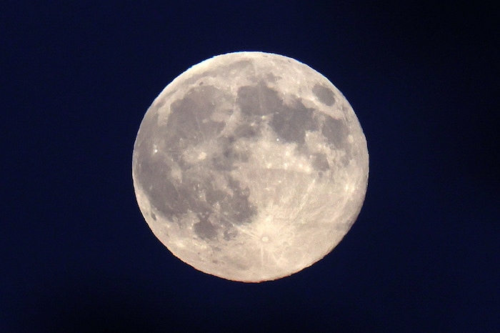 Der Mond über dem Nockstein
