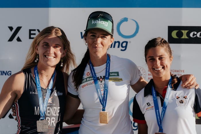 Im Oktober hatte Lobnig (Mi.) noch über EM-Gold gejubelt. Jetzt geht‘s bei der WM endlich los.