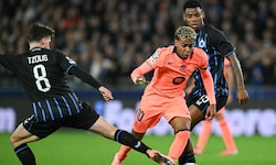 Lamine Yamal (Mitte) und der FC Barcelona hatten Schwierigkeiten gegen Brügge.
