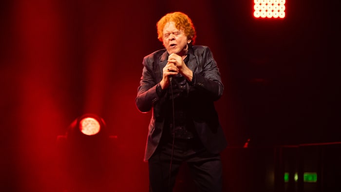 Voller Einsatz: Beim Frontmann gibt es auf der Bühne keine halben Sachen.