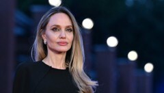 Angelina Jolie teilt ihre Narben „mit vielen Frauen, die ich Liebe“