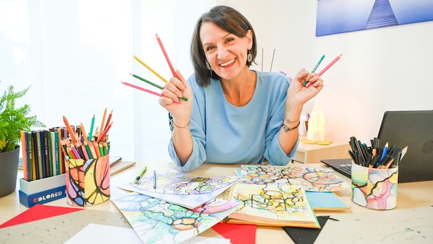 Melanie Sutterlüty (55) bietet neurografisches Zeichnen an, um Menschen bei ihren Problemen zu ...