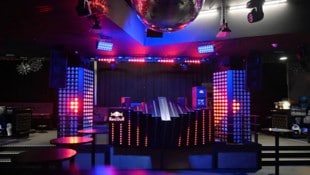 Das DJ-Pult steht wieder dort, wo es bis 2018 18 Jahre zu finden war.