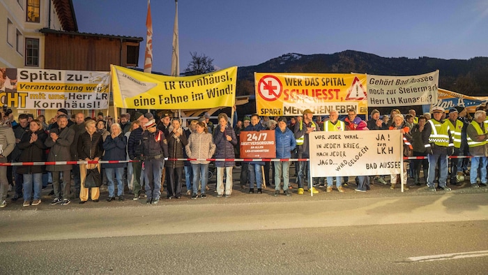 Dienstagabend protestierten die Ausseer gegen Landesrat Karlheinz Kornhäusl.