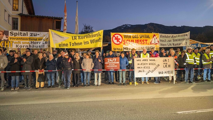 Dienstagabend protestierten die Ausseer gegen Landesrat Karlheinz Kornhäusl.