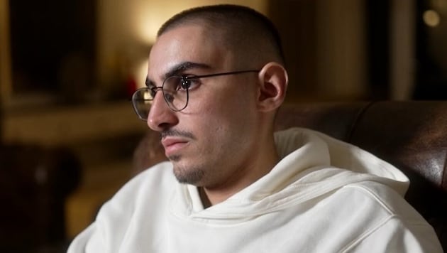 Mit dem Deutsch-Israeli Rom Braslavski (21) hat nun erstmals auch eine männliche Geisel die ...