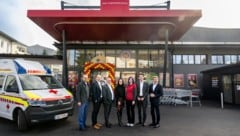 Pfarrvikar Niko Tomic, Thomas Ruhmer (Verkaufsleiter Fleisch), Niko Karras (Geschäftsführer ...