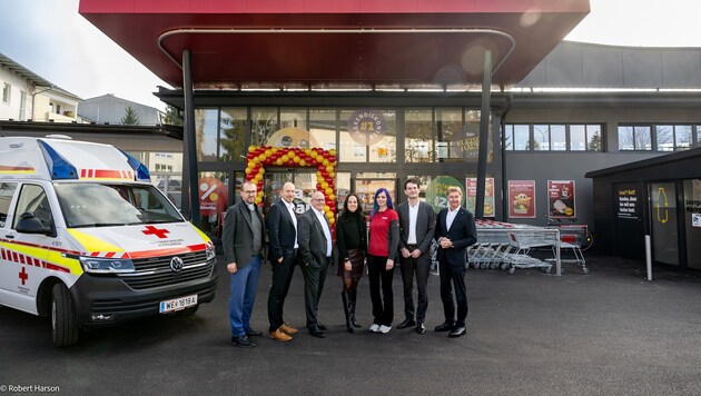 Pfarrvikar Niko Tomic, Thomas Ruhmer (Verkaufsleiter Fleisch), Niko Karras (Geschäftsführer ...