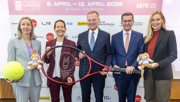 Sportstadträtin Karin Leitner, Veranstalterin Sandra Reichel, LH Thomas Stelzer, Sportlandesrat ...