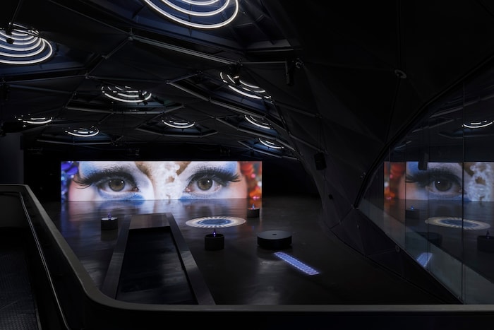 Die Videowand im „Cosmic Belly“ des Grazer Kunsthauses