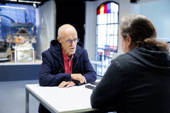 Toni Innauer erklärt „Krone“-Redakteur Fröwein die geplante Taktik, um den Sieg nach Österreich ...