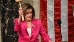 Nancy Pelosi war die erste Frau, die das Amt der Vorsitzenden des Repräsentantenhauses inne ...