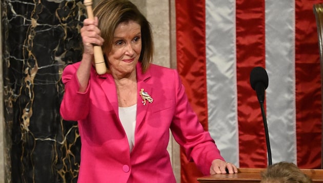 Nancy Pelosi war die erste Frau, die das Amt der Vorsitzenden des Repräsentantenhauses inne ...