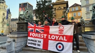 In der Grazer Innenstadt rund um den Hauptplatz wärmten sich die Fans von Nottingham auf.