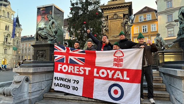 In der Grazer Innenstadt rund um den Hauptplatz wärmten sich die Fans von Nottingham auf.