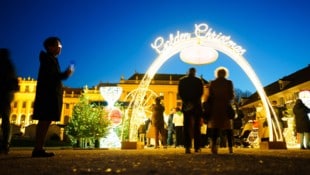 Tausende Besucher stürmten Schönbrunn am Eröffnungstag.