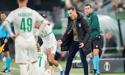 Gäste-Trainer Mirel Rădoi sah für dieses Wortgefecht mit Rapids Tobias Gulliksen bereits nach 20 ...