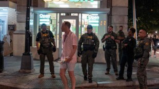 Der frühere US-Ministeriumsmitarbeiter Sean Dunn ist von der Körperverletzung freigesprochen ...