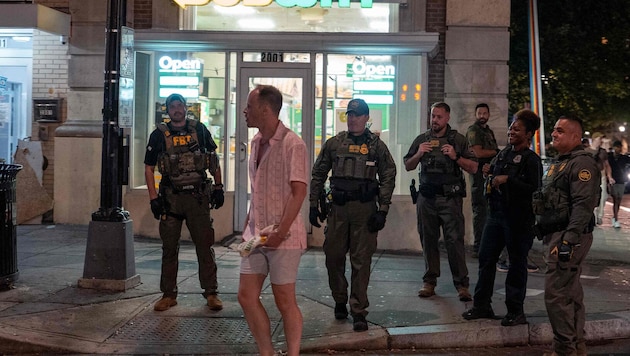 Der frühere US-Ministeriumsmitarbeiter Sean Dunn ist von der Körperverletzung freigesprochen ...