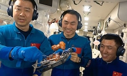 Mit einer Geschwindigkeit von ca. 28.163 km/h schweben derzeit sechs Taikonauten um den Planeten ...