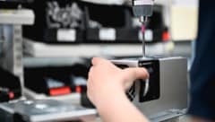 Vor allem in produzierenden Branchen gehen derzeit Jobs verloren. (Symbolbild)