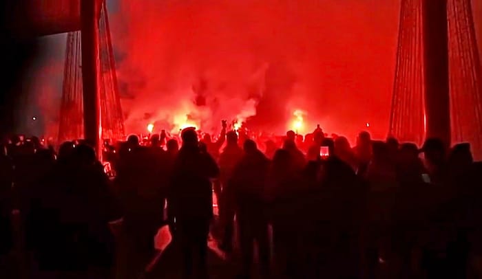 Der Fanmarsch wurde von der Polizei begleitet.