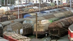 Eine veraltete Infrastruktur und bürokratische Hürden hemmen die deutsche Wirtschaft, wie ...